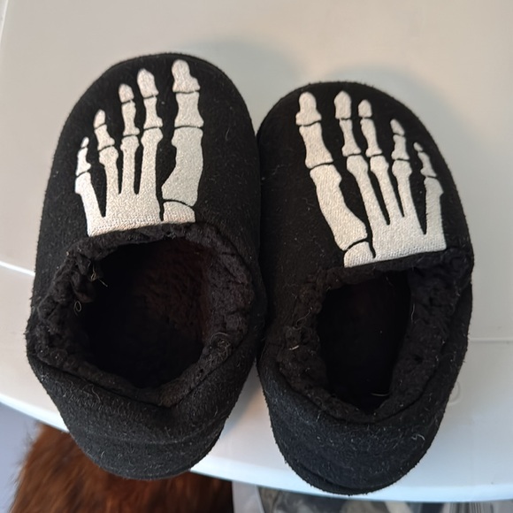 Glow in the dark skeleton pajamas + slippers - Picture 2 of 3